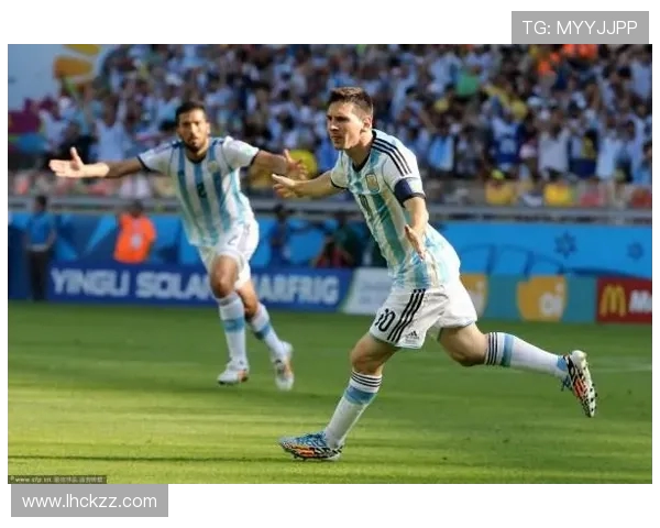 聚焦当代足球运动员成长路径与技战术全面发展的深度观察趋势解析 聚焦当代足球运动员成长路径与技战术全面发展的深度观察趋势解析