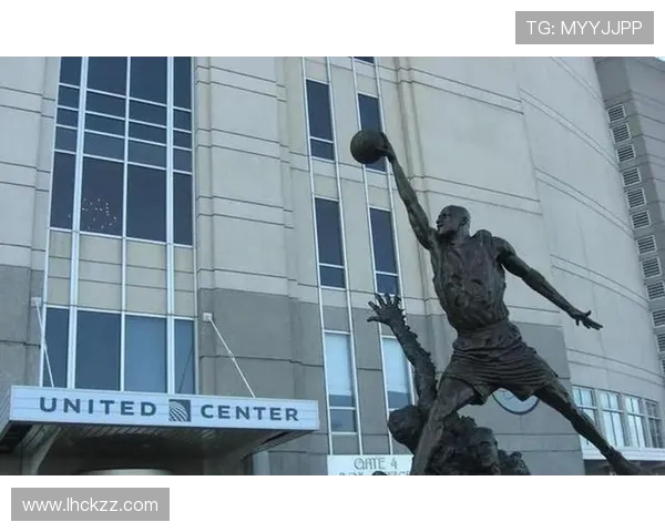 篮球巨星崛起之路揭秘 从训练到赛场的艰辛历程与荣耀时刻