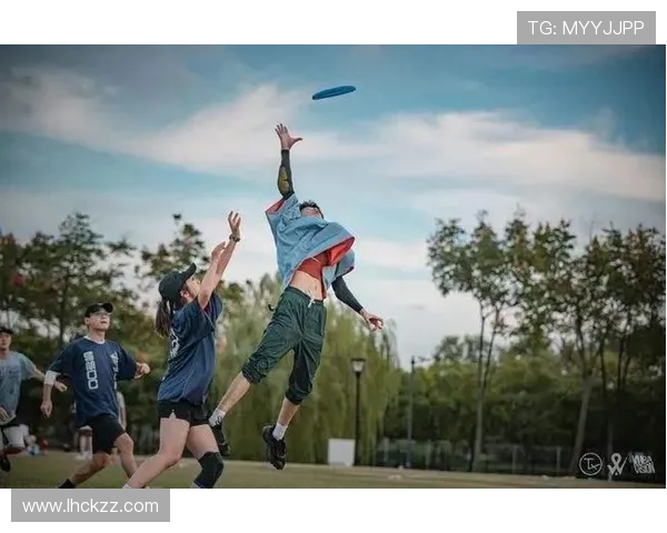 滑板精英赛精彩回顾上海飞盘队展现出色技术实力与团队默契 滑板精英赛精彩回顾上海飞盘队展现出色技术实力与团队默契